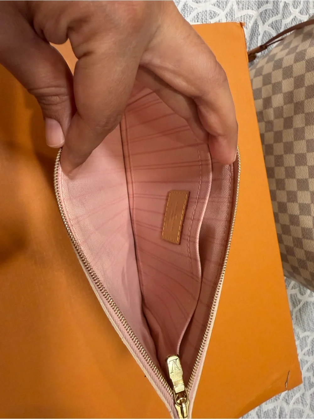 Louis Vuitton Damier Azur Canvas Neverfull MM Tote in Beige with Pink Interior - Picture 16 of 17